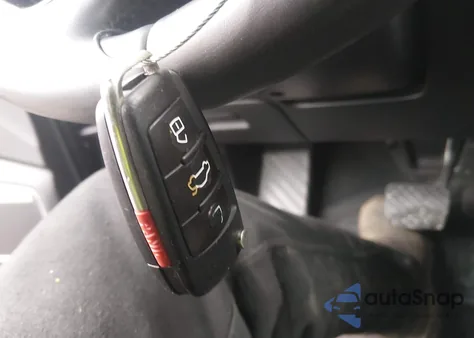 2015 Audi Q3 2.0T Premium Plus z USA, uszkodzony, nr VIN WA1GFCFS7FR004732